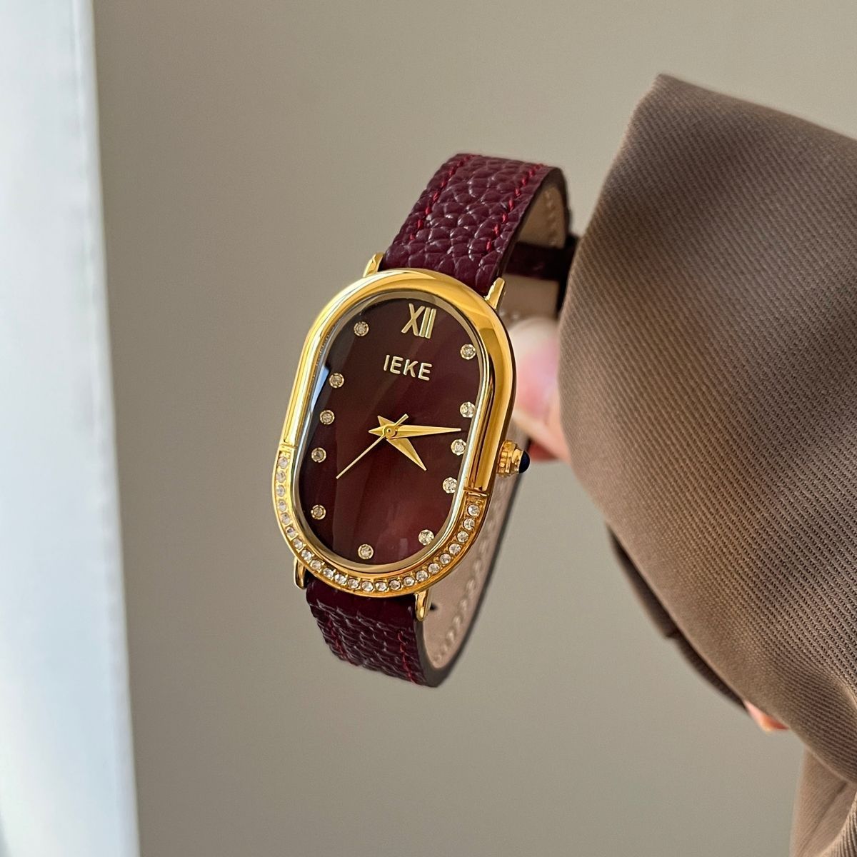 Retro Sculpted Oval Dial Watch with Slim Leather Strap - Elegant Dress Watch for Women