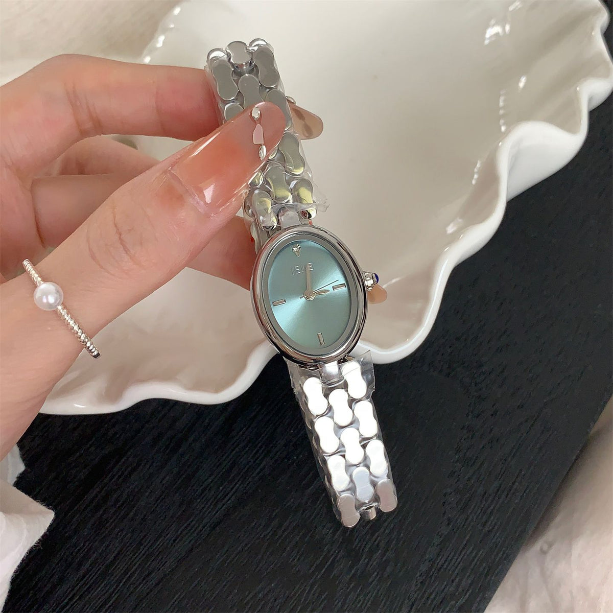IEKE British Chic Ice Blue Oval Dial Steel Bracelet Watch - Petite Quartz Watch for Women