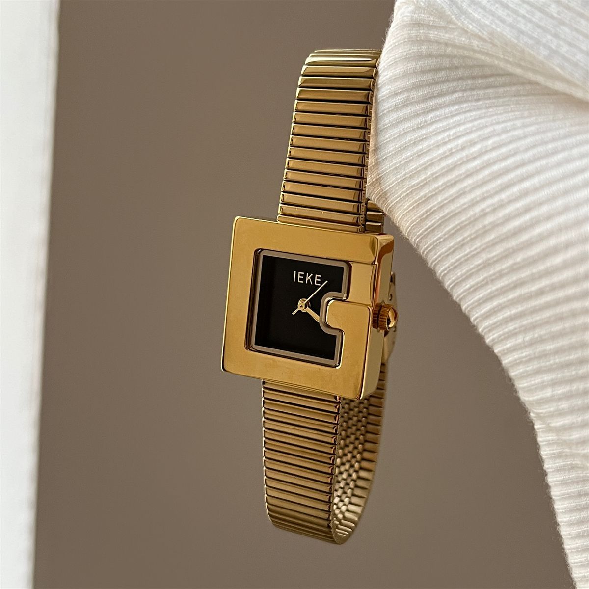 IEKE Vintage Gold T-Bar Watch with Recessed Dial - Avant-Garde Steel Bracelet Quartz Watch for Women