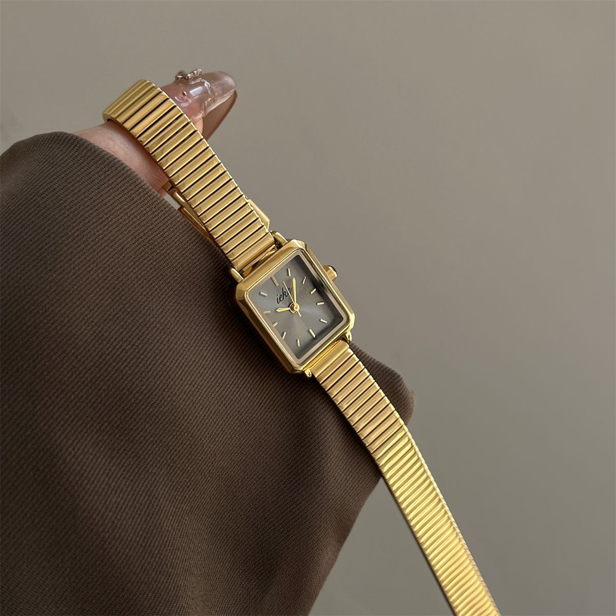 IEKE Vintage Serpenti Snake-Head Tapered Steel Watch - High Jewelry Quartz Watch for Women