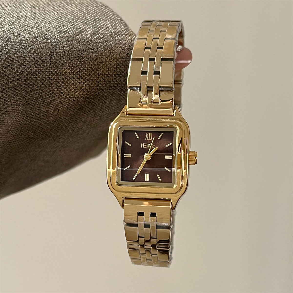 IEKE Luxury Vintage Tonneau Steel Bracelet Watch - Elegant Curvature Quartz Watch for Women
