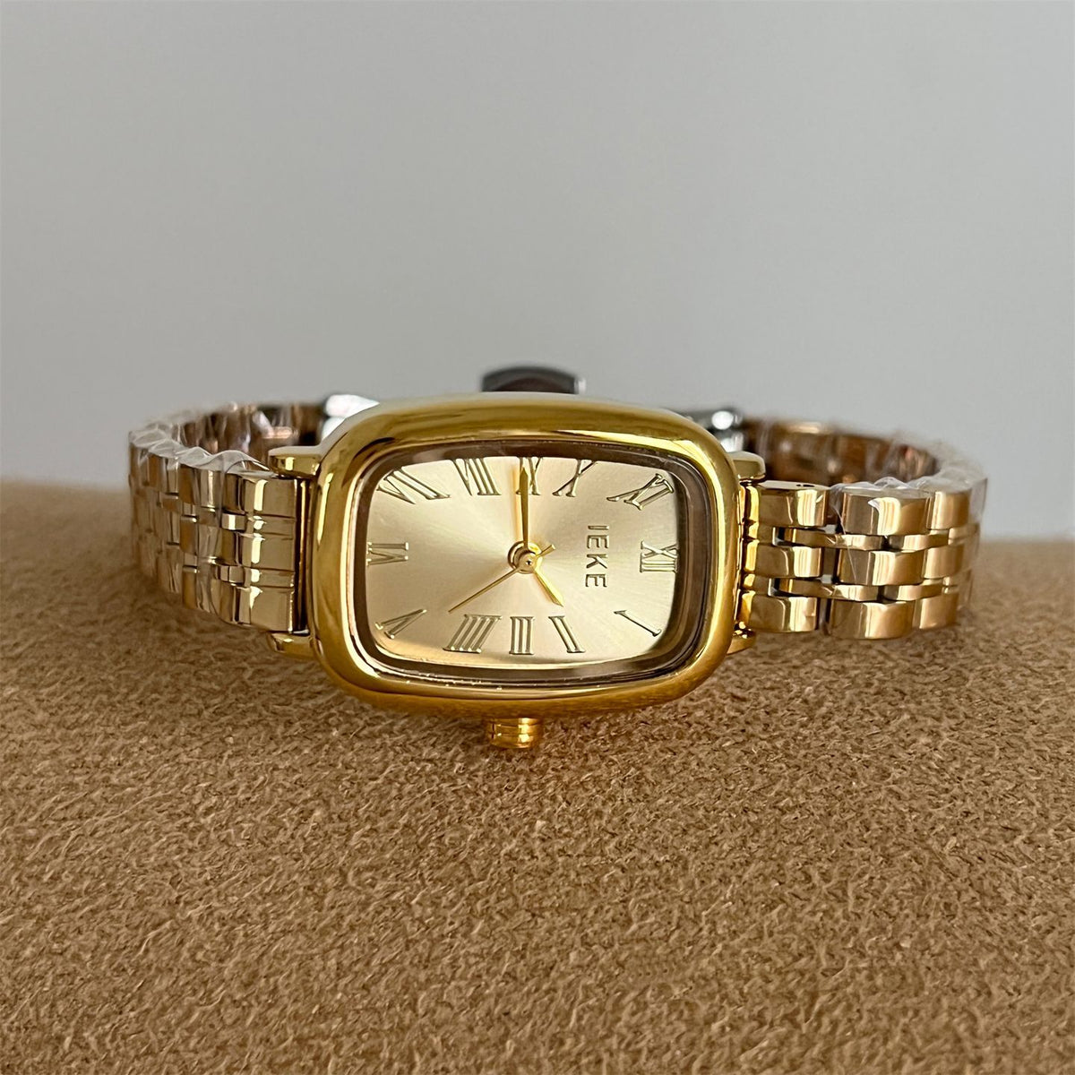IEKE Luxury Vintage Tonneau Steel Bracelet Watch - Elegant Curvature Quartz Watch for Women