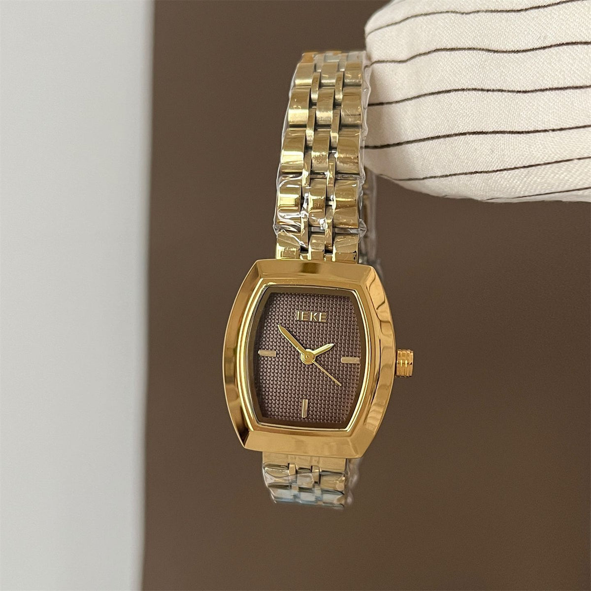 IEKE Luxury Vintage Tonneau Steel Bracelet Watch - Elegant Curvature Quartz Watch for Women