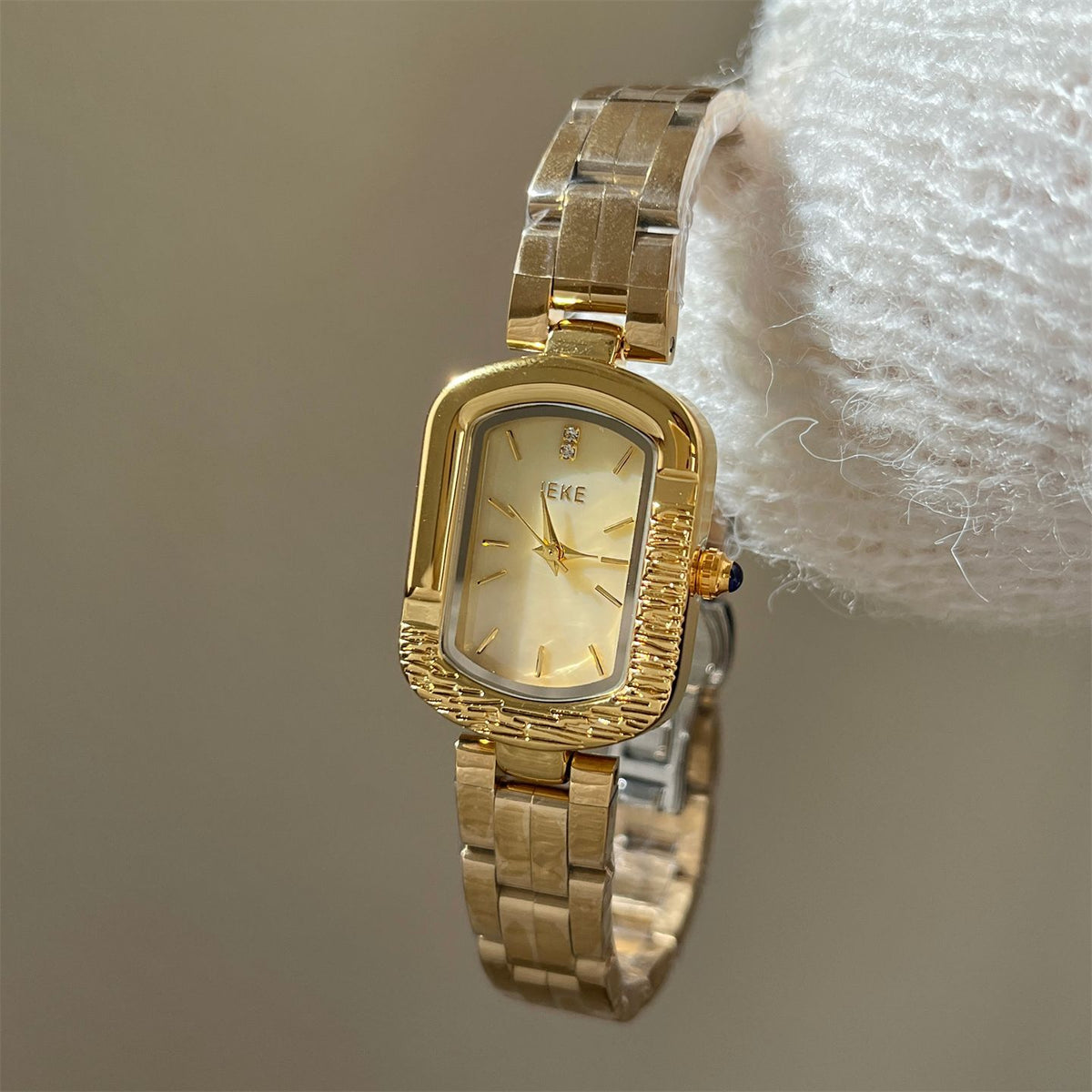 IEKE Cold Minimalist Steel Mesh Bracelet Watch - Nordic Modern Quartz Watch for Women