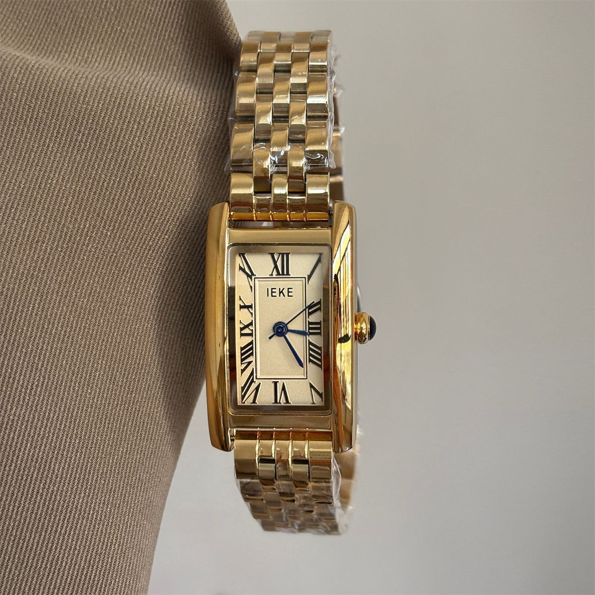 IEKE Minimalist Square Steel Bracelet Watch - Classic Vintage Quartz Watch for Women