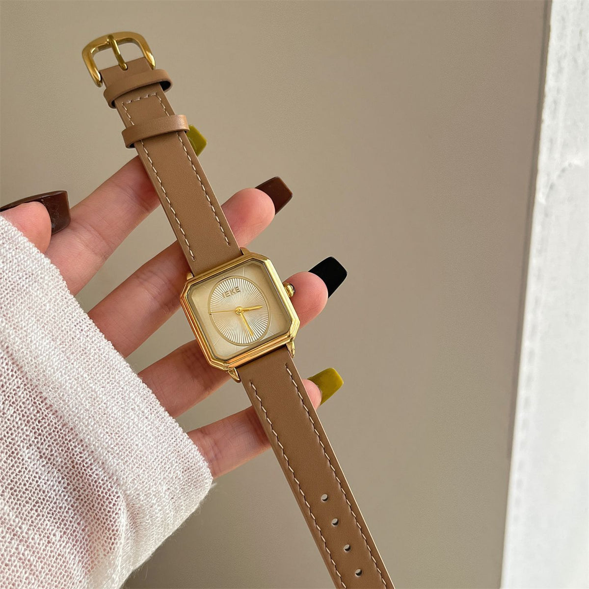 IEKE Korean Artisan Petite Oval Leather Watch - Modern Vintage Quartz Watch for Women