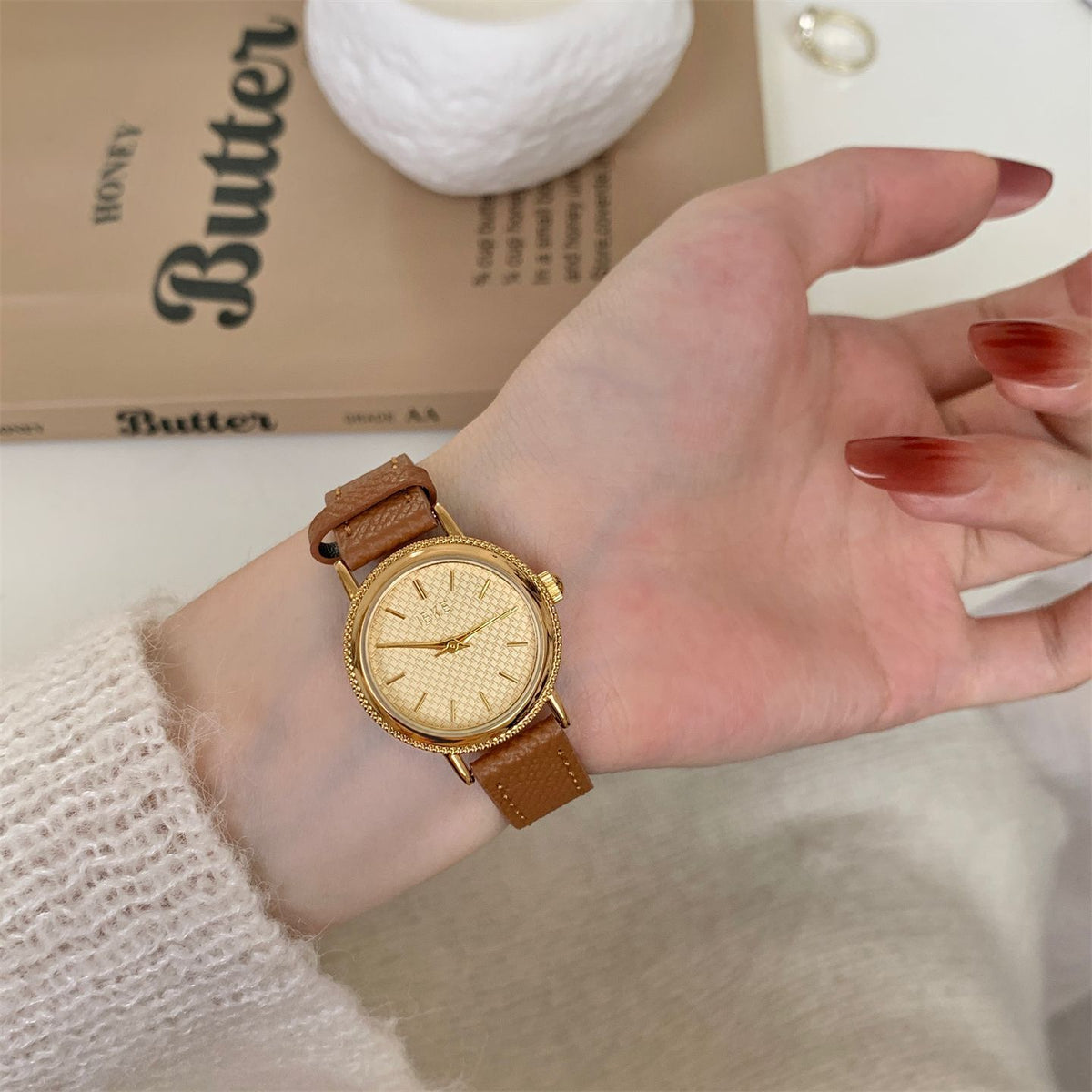 IEKE Literary Minimalist Petite Round Leather Watch - Vintage Atelier Quartz Watch for Women