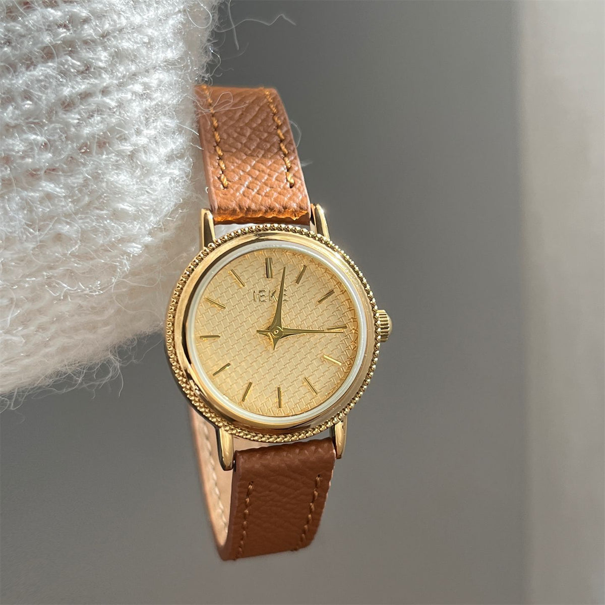 IEKE Literary Minimalist Petite Round Leather Watch - Vintage Atelier Quartz Watch for Women