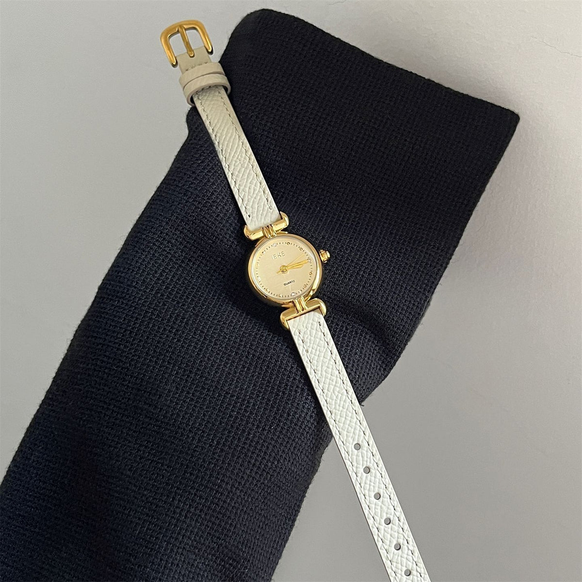 IEKE Minimalist Round Slim Band Collegiate Watch - Preppy Everyday Quartz Watch for Women