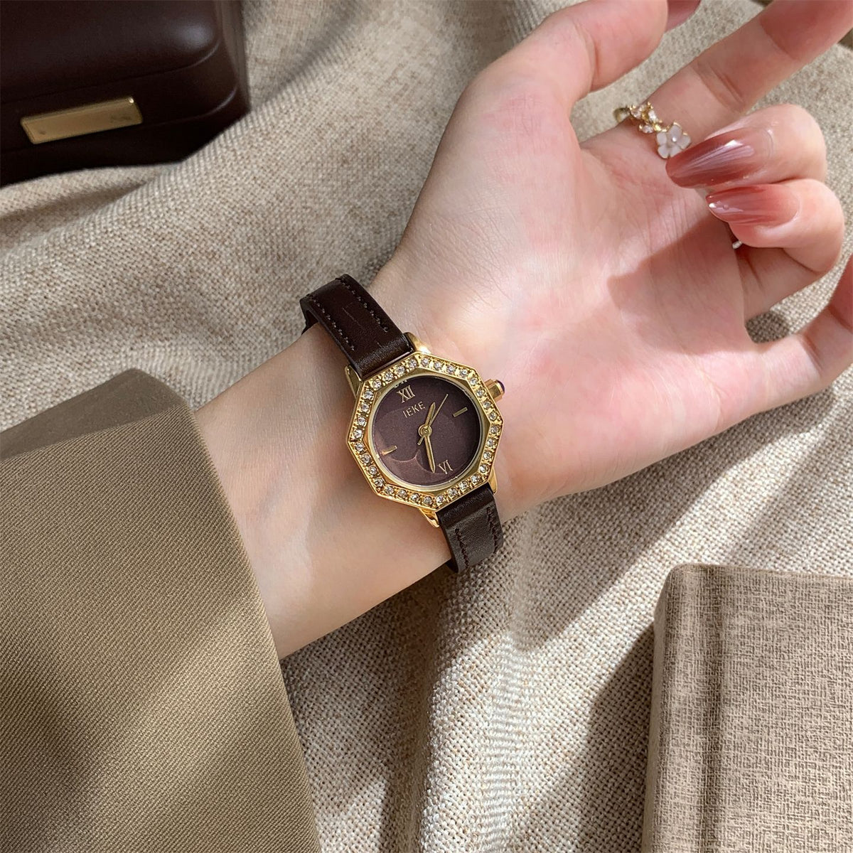 IEKE Octagonal Polygon Petite Slim Leather Watch - Geometric Place Vendôme Quartz Watch for Women
