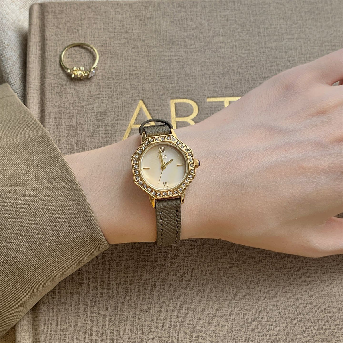 IEKE Octagonal Polygon Petite Slim Leather Watch - Geometric Place Vendôme Quartz Watch for Women