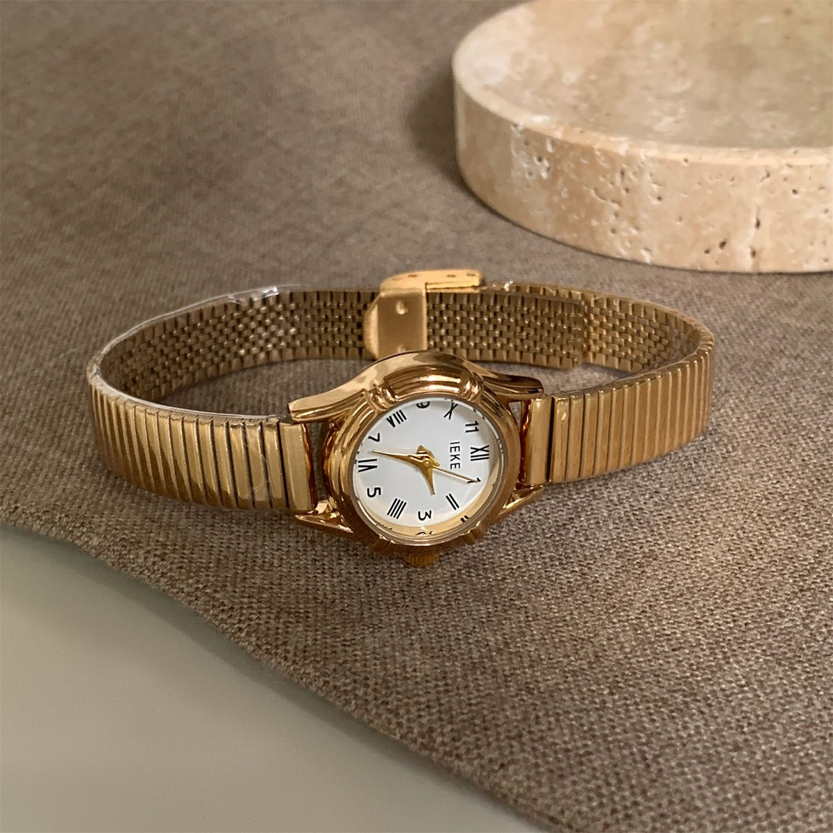 IEKE Classic Petite Round Minimalist Leather Watch - Pure Dainty Quartz Watch for Women
