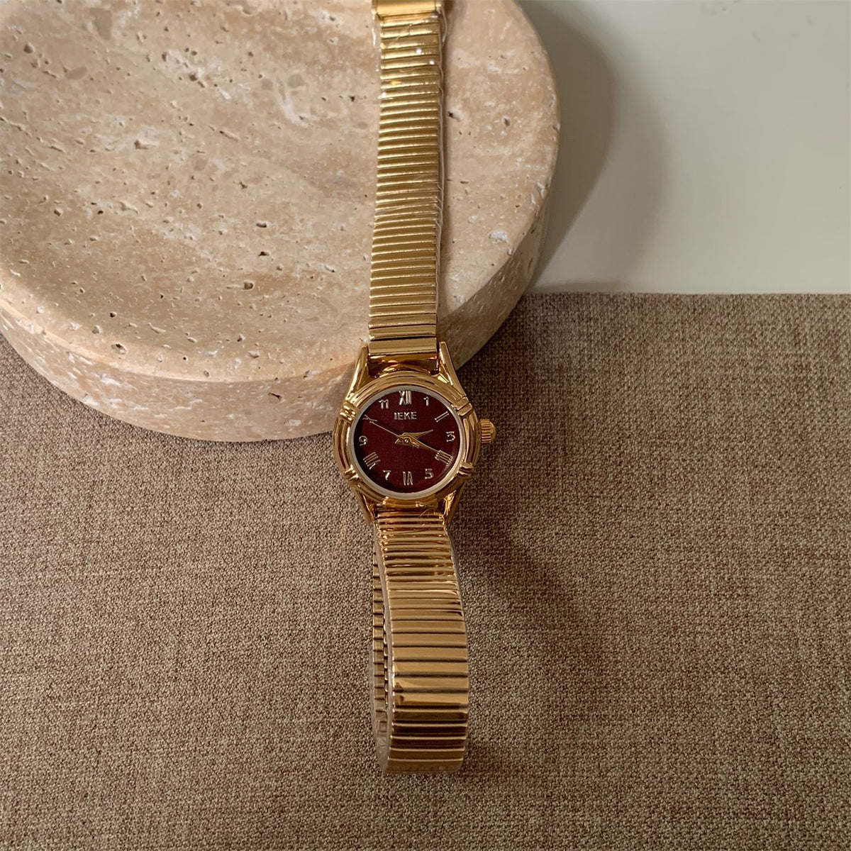 IEKE Classic Petite Round Minimalist Leather Watch - Pure Dainty Quartz Watch for Women