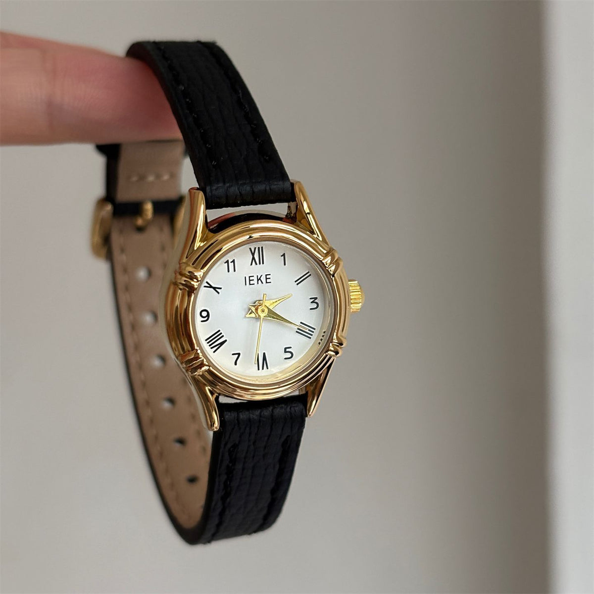 IEKE Classic Petite Round Minimalist Leather Watch - Pure Dainty Quartz Watch for Women