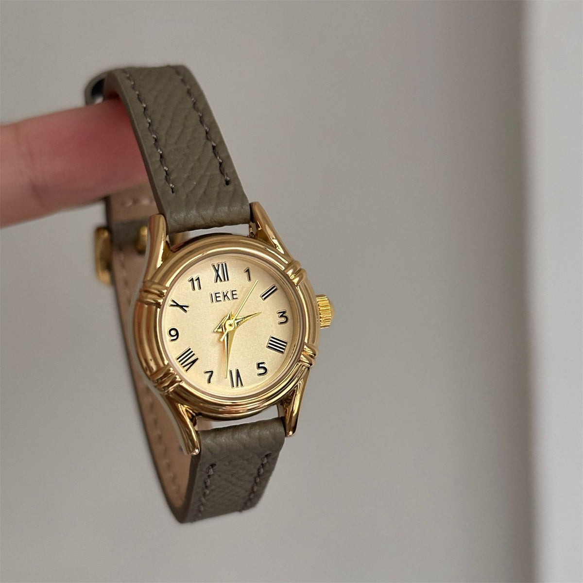 IEKE Classic Petite Round Minimalist Leather Watch - Pure Dainty Quartz Watch for Women