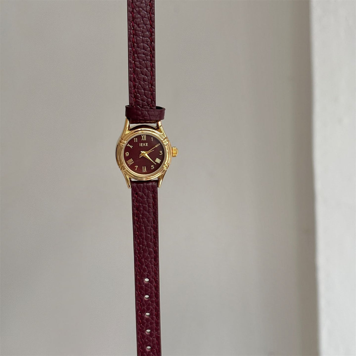 IEKE Classic Petite Round Minimalist Leather Watch - Pure Dainty Quartz Watch for Women