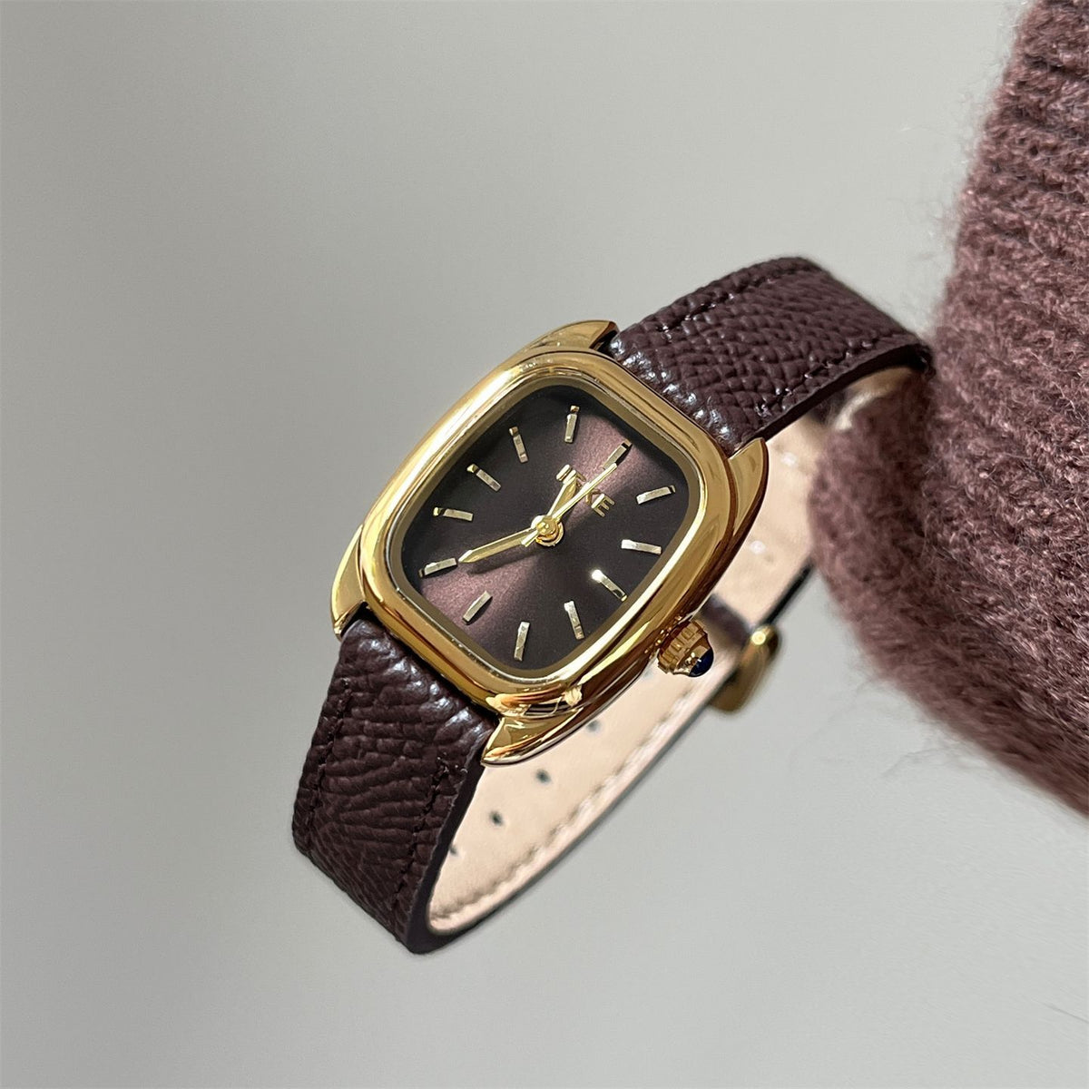 IEKE Couture Vintage Petite Slim Leather Watch - Parisian Chic Quartz Watch for Women