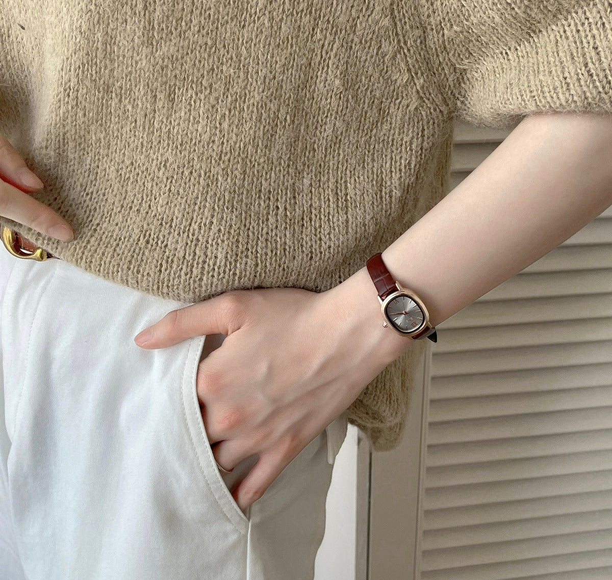IEKE Petite Oval Watch with Slim Leather Strap - Vintage Minimalist Dress Watch for Women