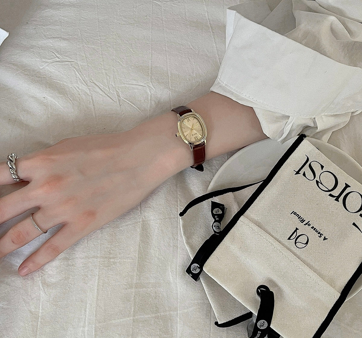 IEKE Petite Oval Watch with Slim Leather Strap - Vintage Minimalist Dress Watch for Women