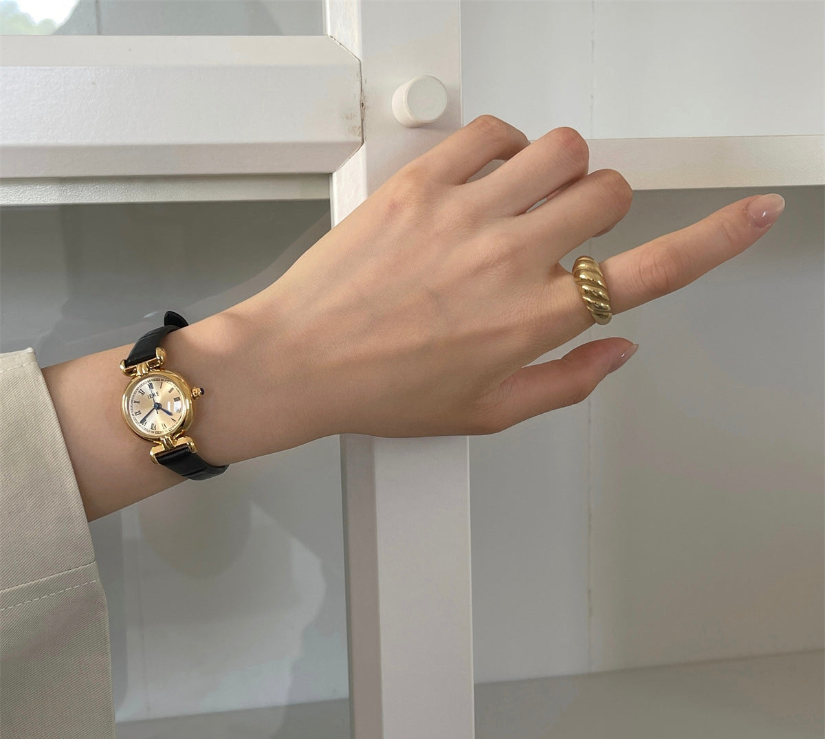 IEKE Osmanthus Mini Brown Dial Watch with Leather Strap - Vintage Artistic Petite Watch for Women