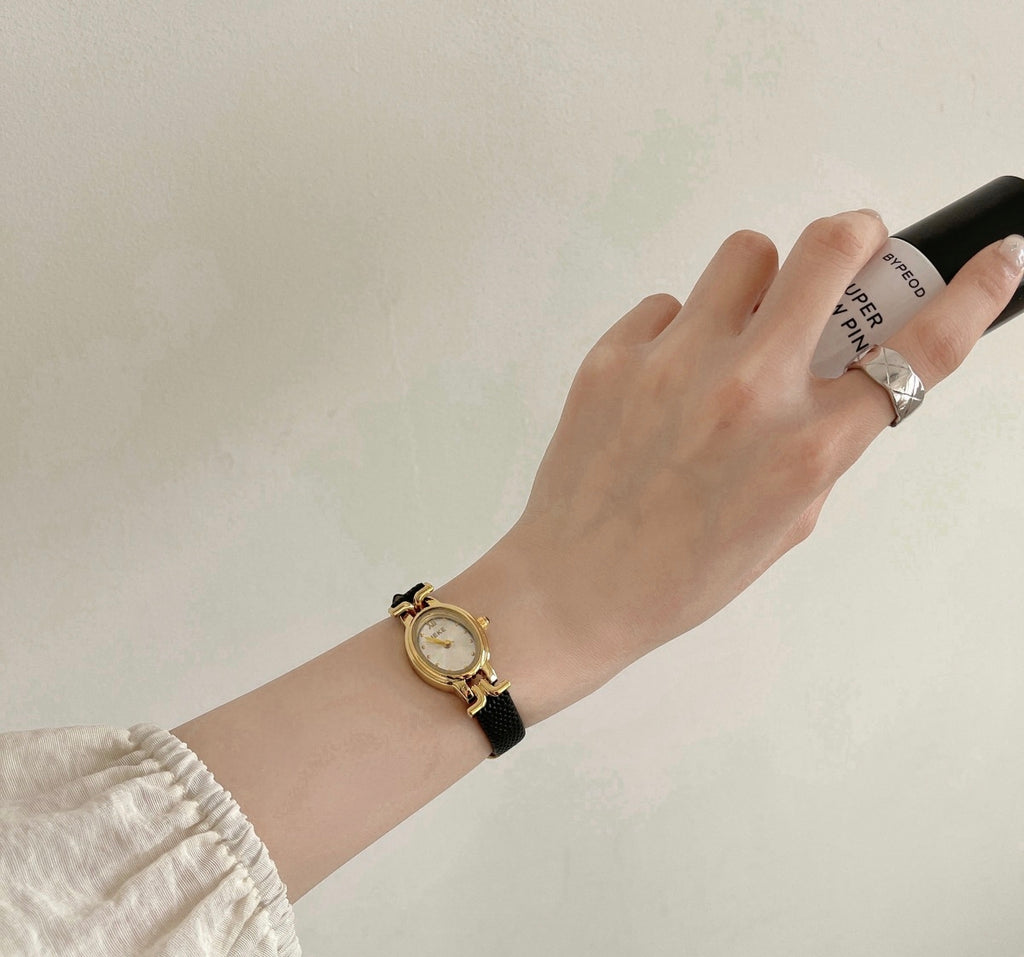 IEKE Vintage Estate Petite Oval Watch with Leather Strap - Antique Chic Quartz Watch for Women