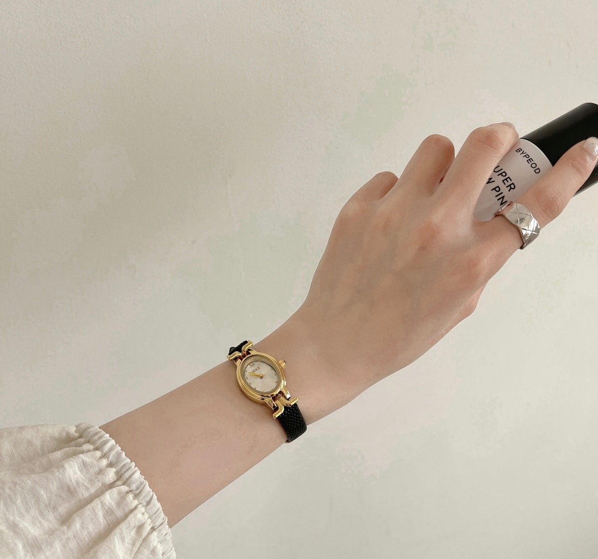 IEKE Vintage Estate Petite Oval Watch with Leather Strap - Antique Chic Quartz Watch for Women