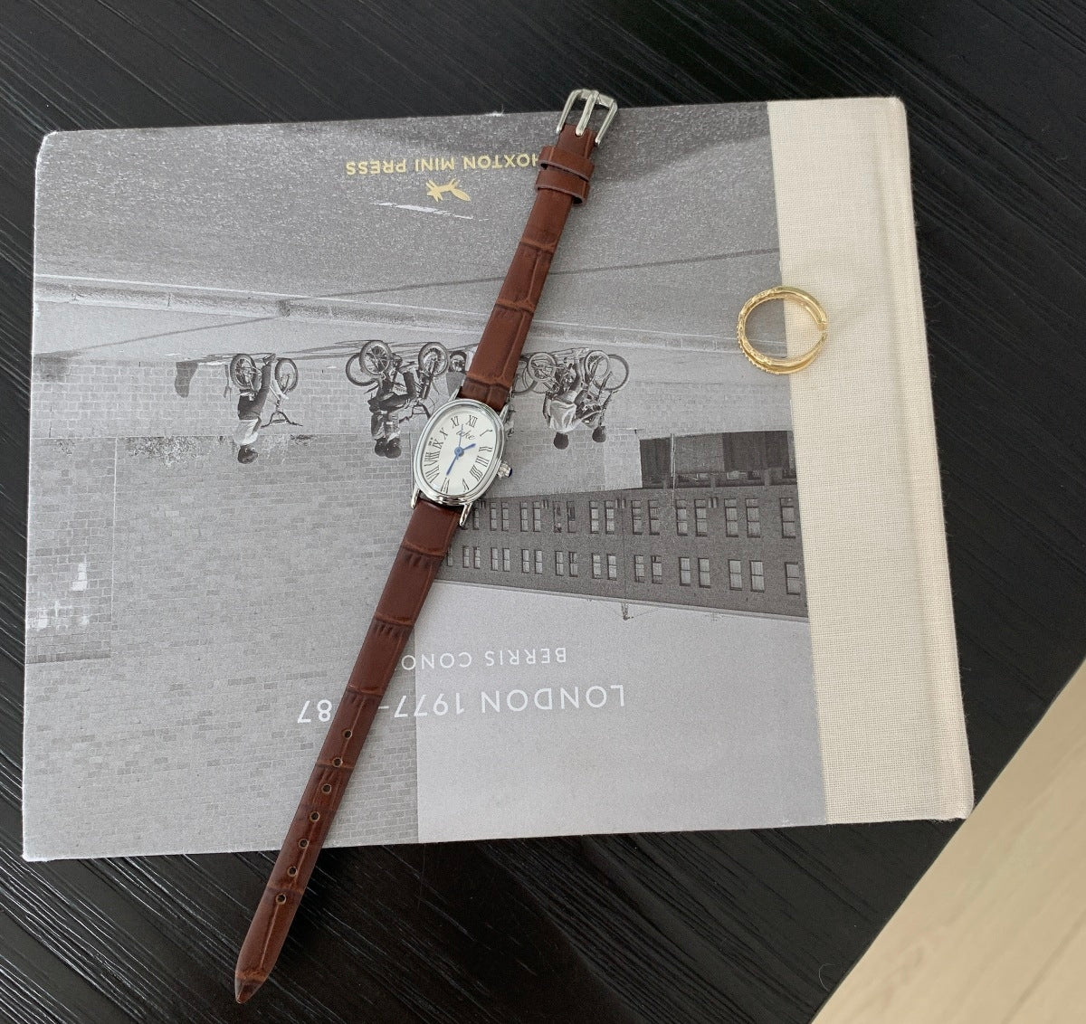 IEKE French Vintage Petite Oval Watch with Genuine Leather Strap - Classic Quartz Dress Watch for Women