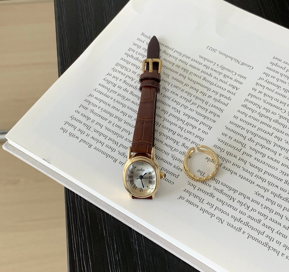 IEKE French Vintage Petite Oval Watch with Genuine Leather Strap - Classic Quartz Dress Watch for Women