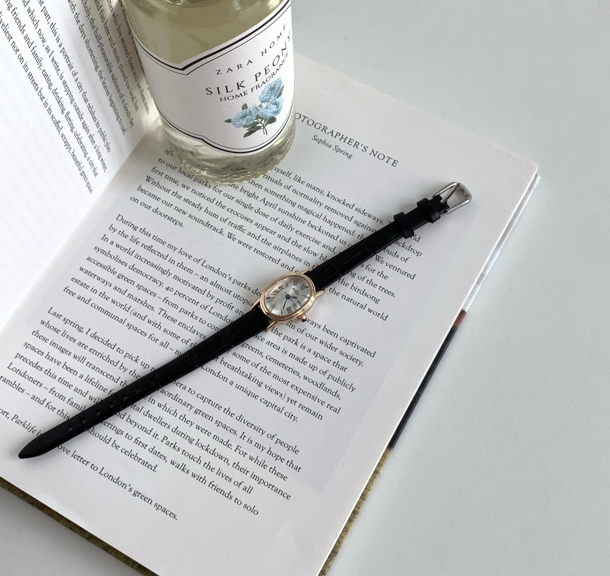 IEKE French Vintage Petite Oval Watch with Genuine Leather Strap - Classic Quartz Dress Watch for Women