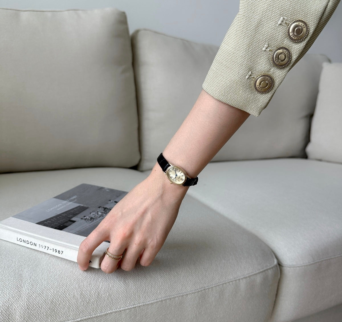 IEKE French Vintage Petite Oval Watch with Genuine Leather Strap - Classic Quartz Dress Watch for Women