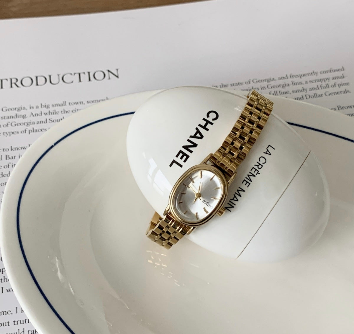 IEKE French Vintage Petite Oval Gold Watch with Slim Band - Retro Chic Quartz Dress Watch for Women