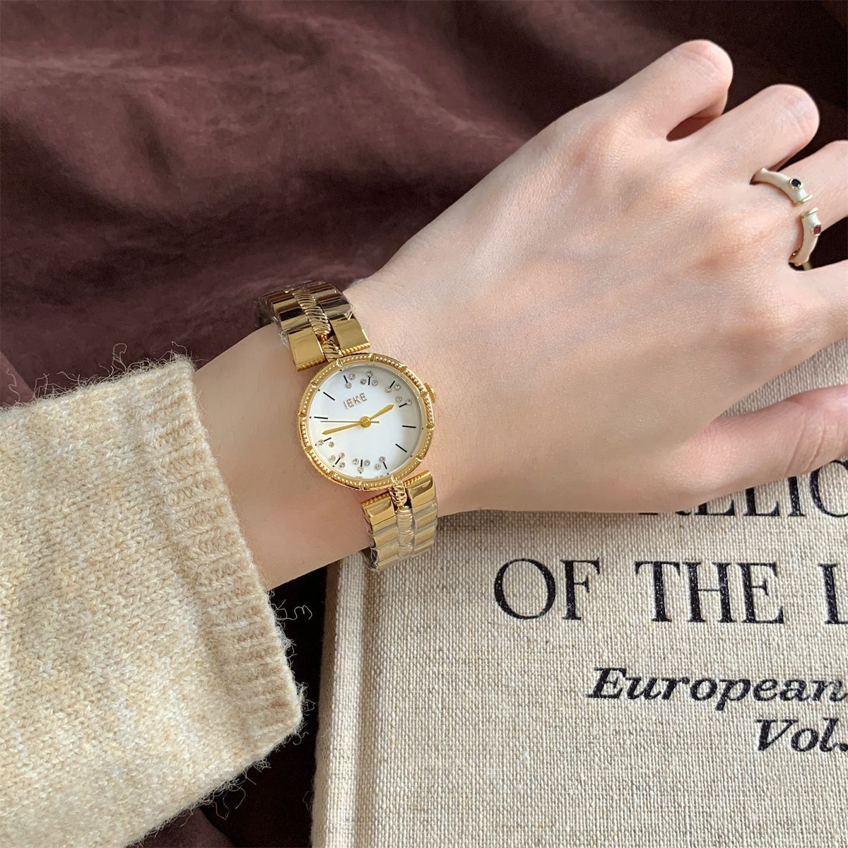 IEKE Old Money Aesthetic Vintage Steel Bracelet Watch - Quiet Luxury Quartz Watch for Women