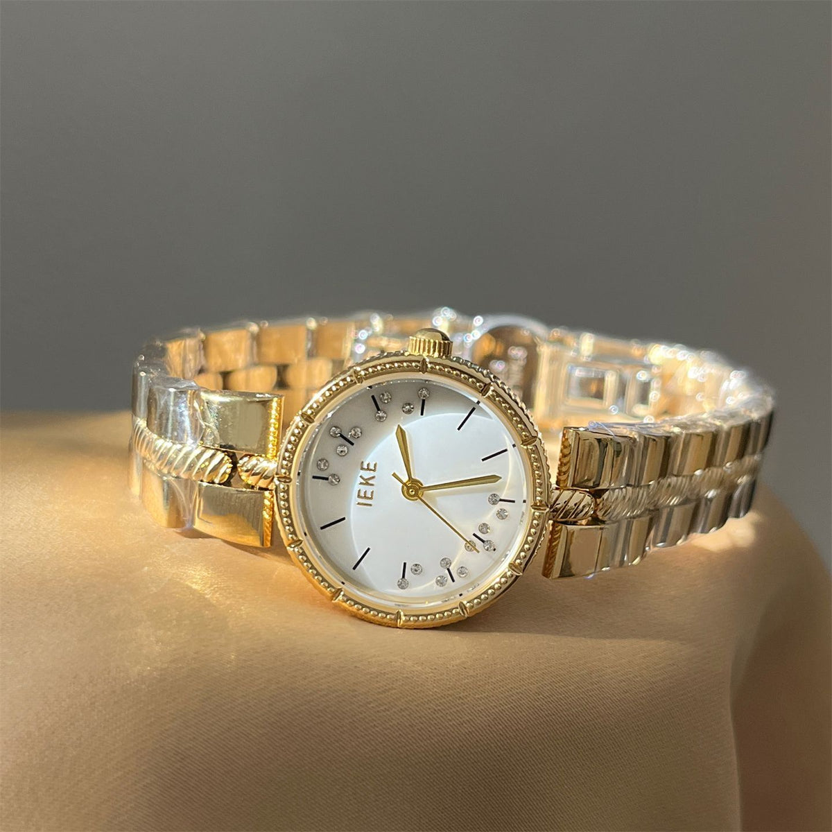 IEKE Old Money Aesthetic Vintage Steel Bracelet Watch - Quiet Luxury Quartz Watch for Women
