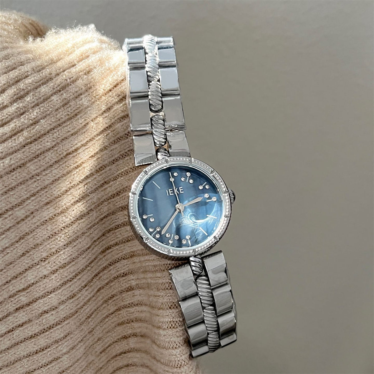 IEKE Old Money Aesthetic Vintage Steel Bracelet Watch - Quiet Luxury Quartz Watch for Women