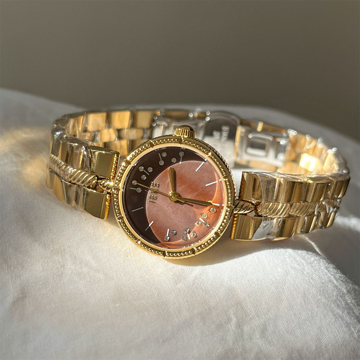 IEKE Old Money Aesthetic Vintage Steel Bracelet Watch - Quiet Luxury Quartz Watch for Women