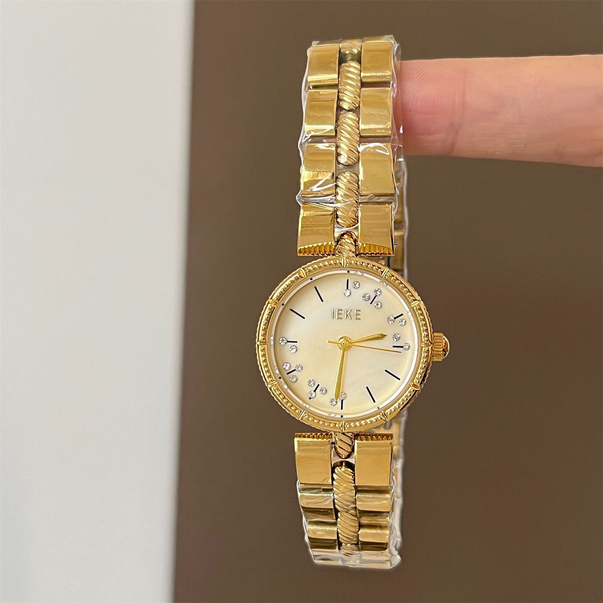 IEKE Old Money Aesthetic Vintage Steel Bracelet Watch - Quiet Luxury Quartz Watch for Women