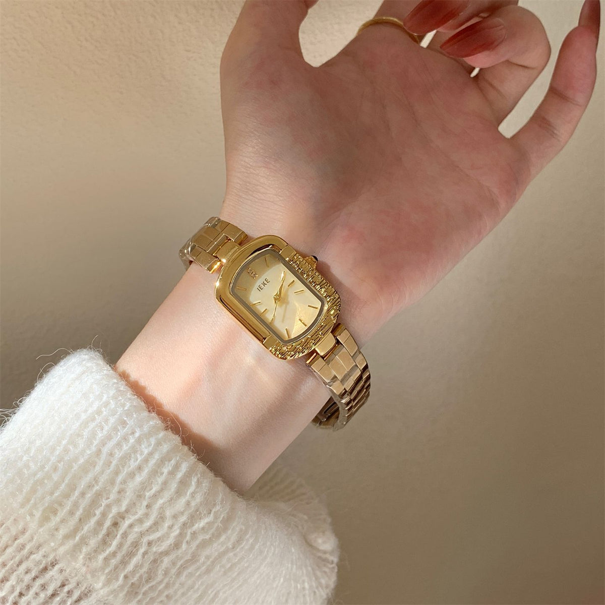 IEKE Cold Aesthetic Monochrome Steel Bracelet Watch - Modern Minimalist Quartz Watch for Women
