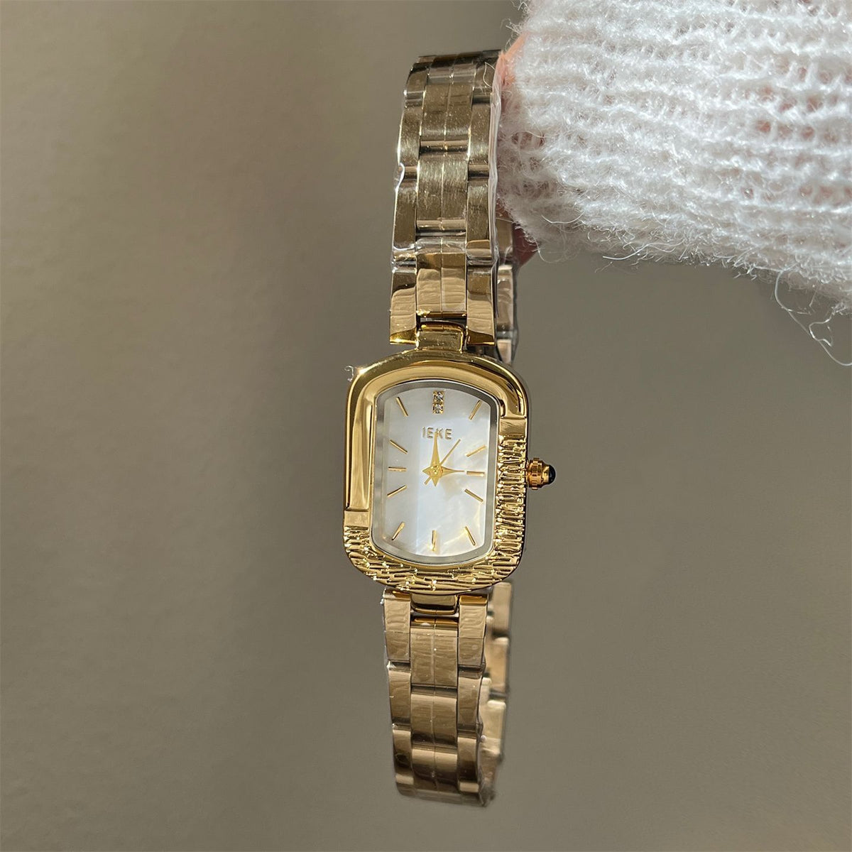 IEKE Cold Aesthetic Monochrome Steel Bracelet Watch - Modern Minimalist Quartz Watch for Women
