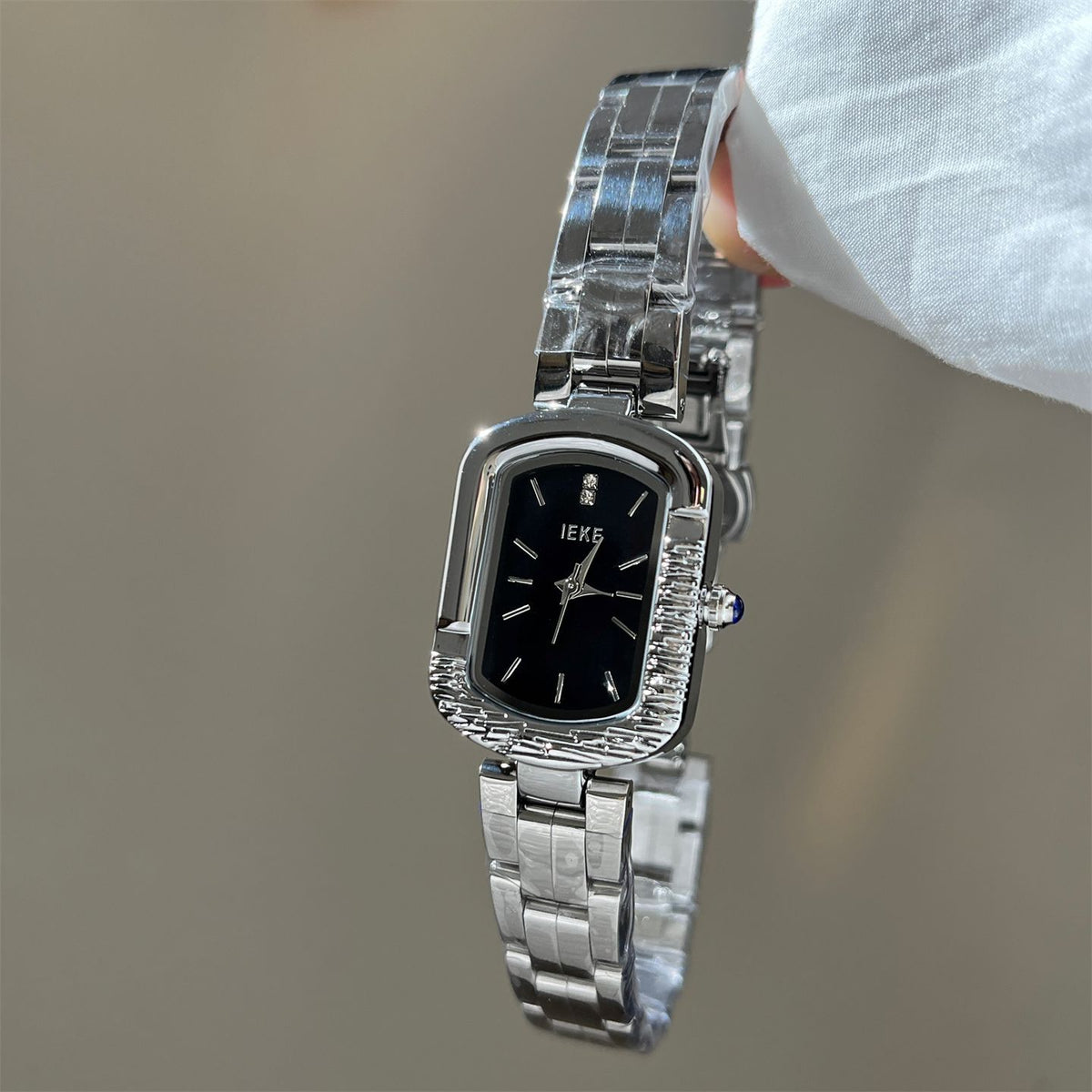 IEKE Cold Aesthetic Monochrome Steel Bracelet Watch - Modern Minimalist Quartz Watch for Women