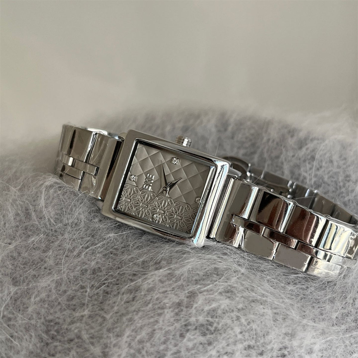 IEKE Vintage Engraved Filigree Square Steel Watch - Antique Patterned Quartz Watch for Women