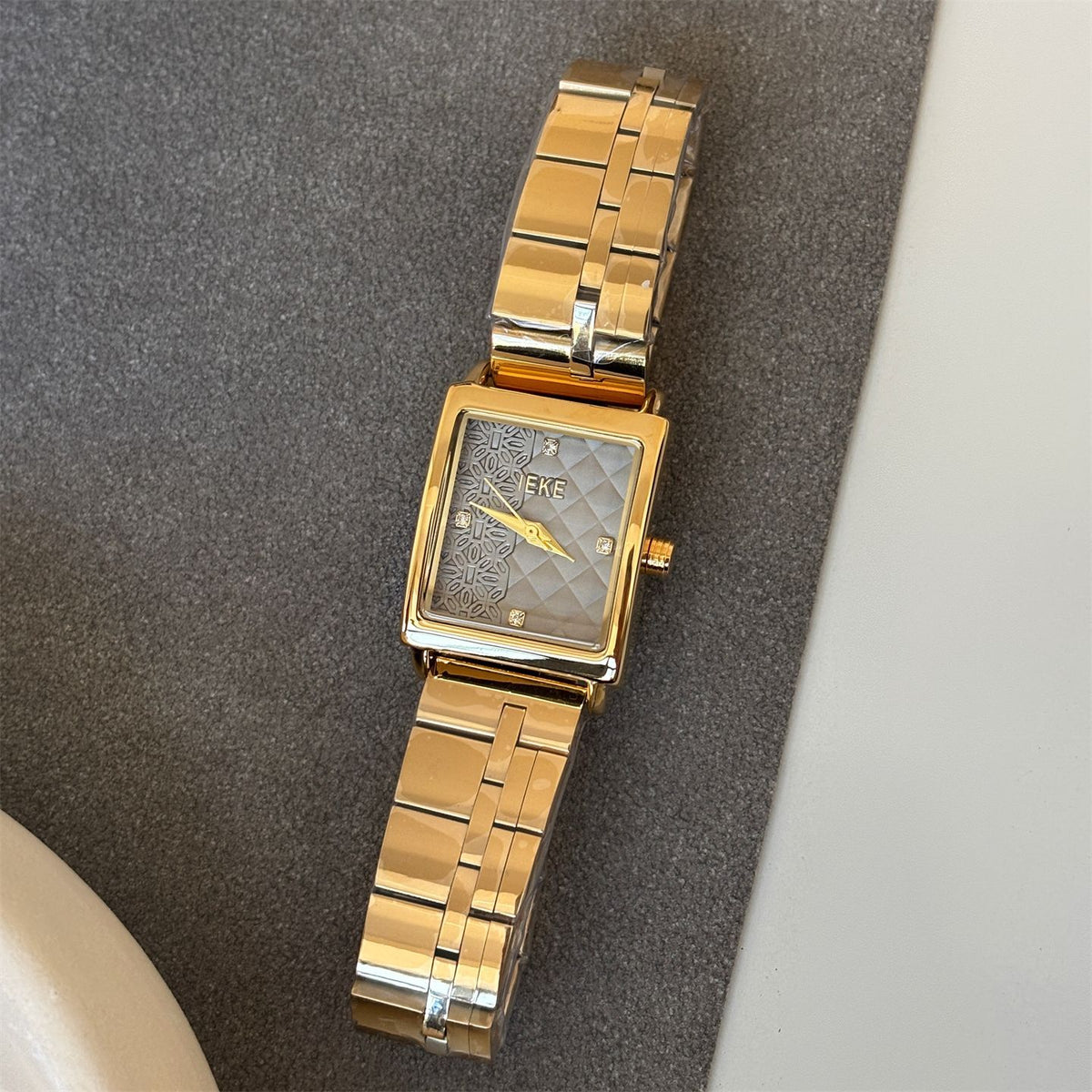 IEKE Vintage Engraved Filigree Square Steel Watch - Antique Patterned Quartz Watch for Women