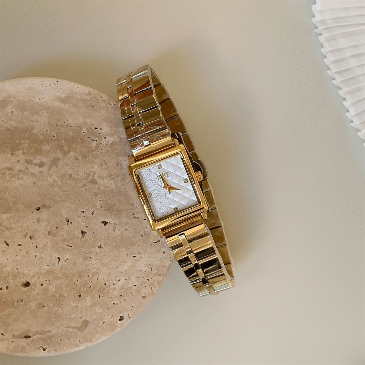 IEKE Vintage Engraved Filigree Square Steel Watch - Antique Patterned Quartz Watch for Women