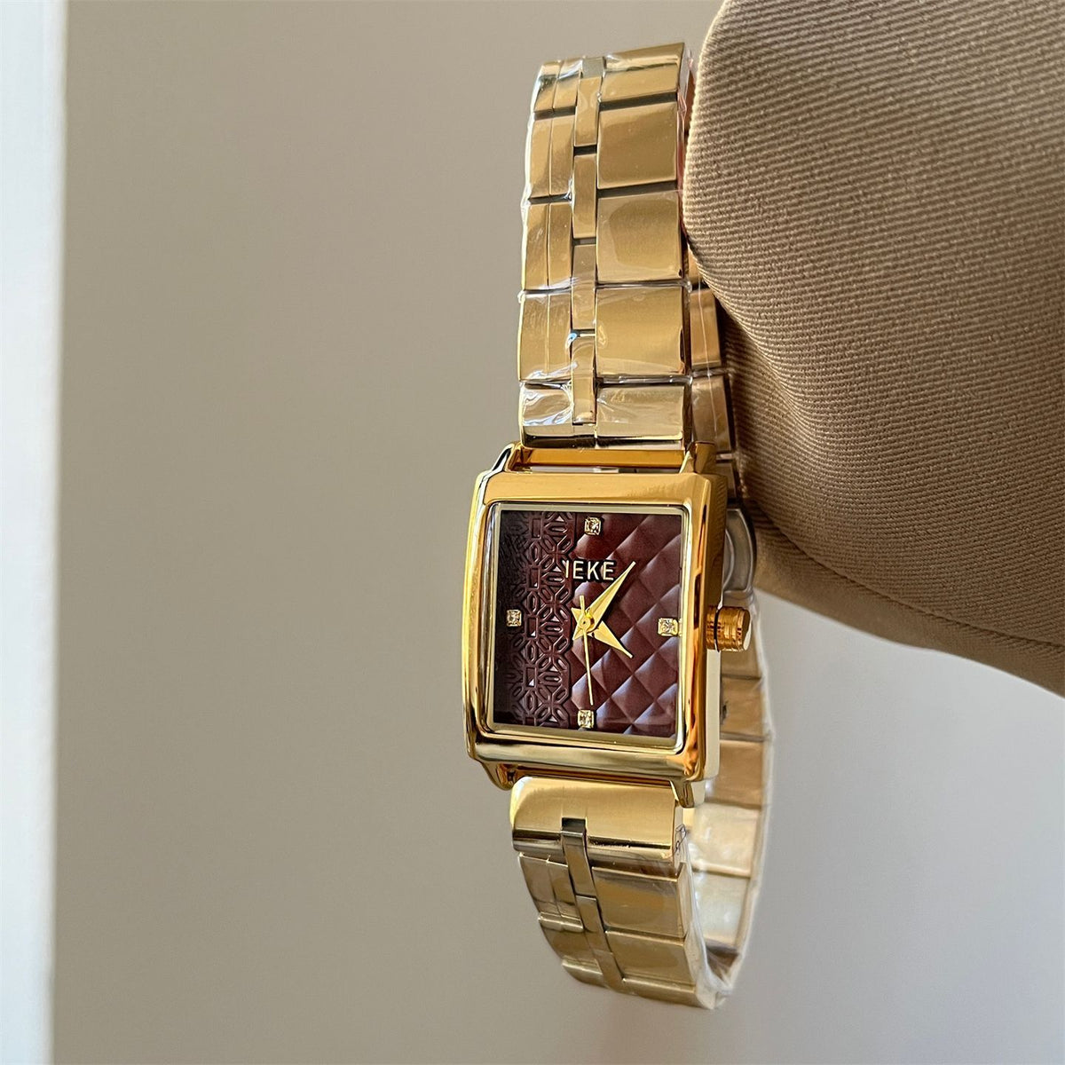 IEKE Vintage Engraved Filigree Square Steel Watch - Antique Patterned Quartz Watch for Women