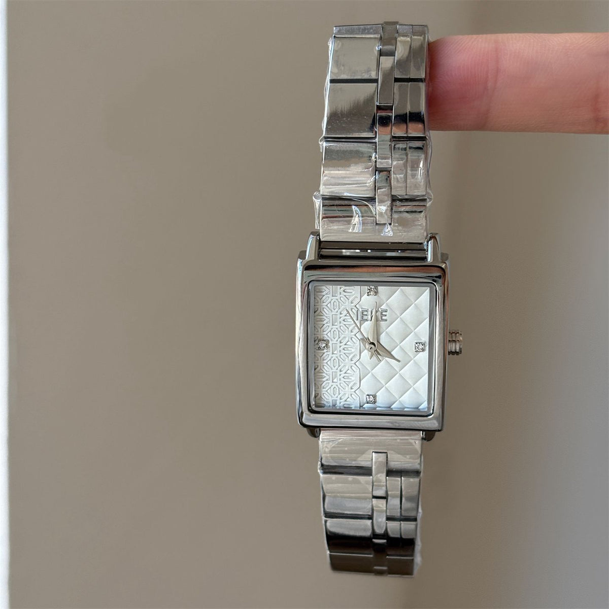 IEKE Vintage Engraved Filigree Square Steel Watch - Antique Patterned Quartz Watch for Women