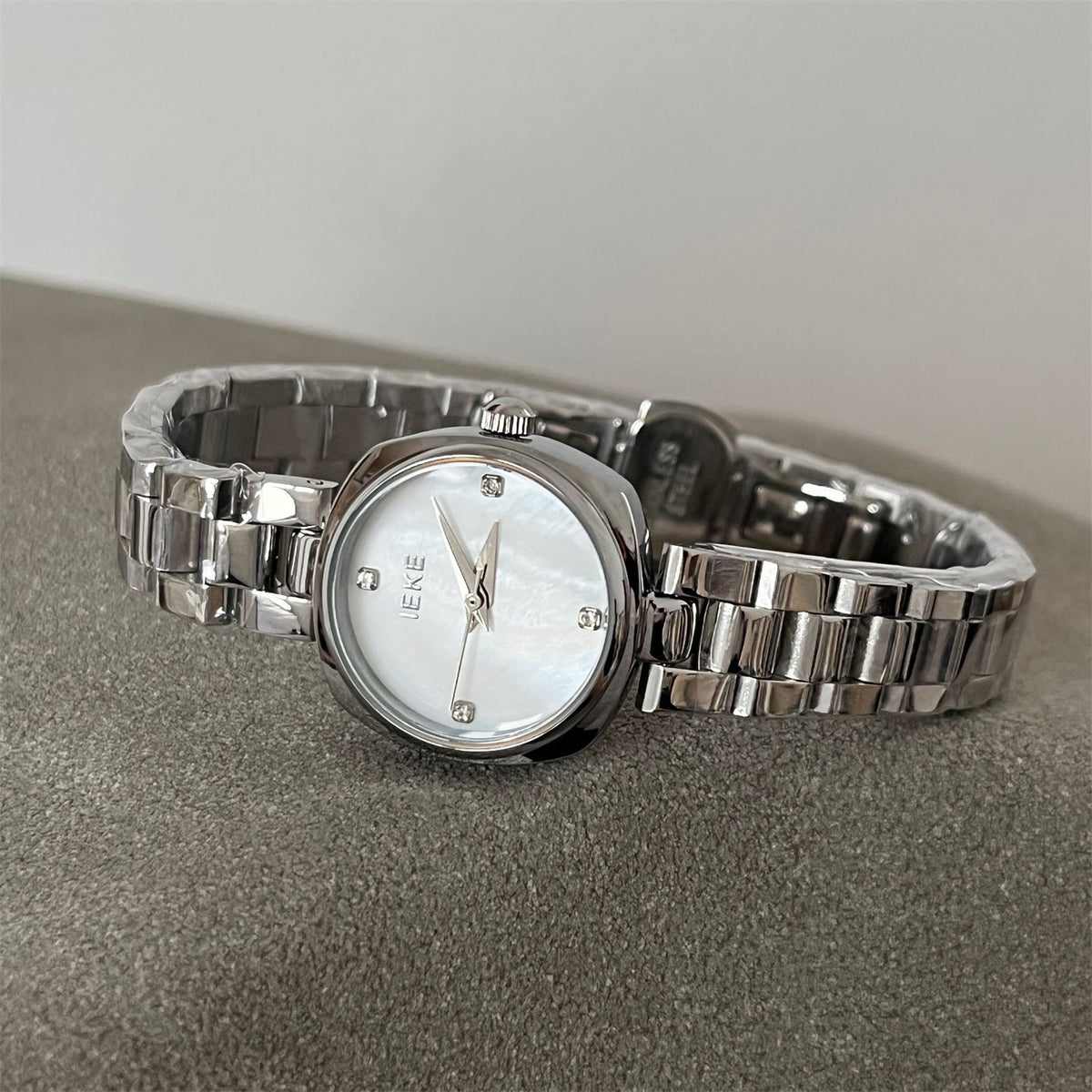 IEKE Sparkling Crystal Halo Steel Bracelet Watch - Radiant Petite Quartz Watch for Women