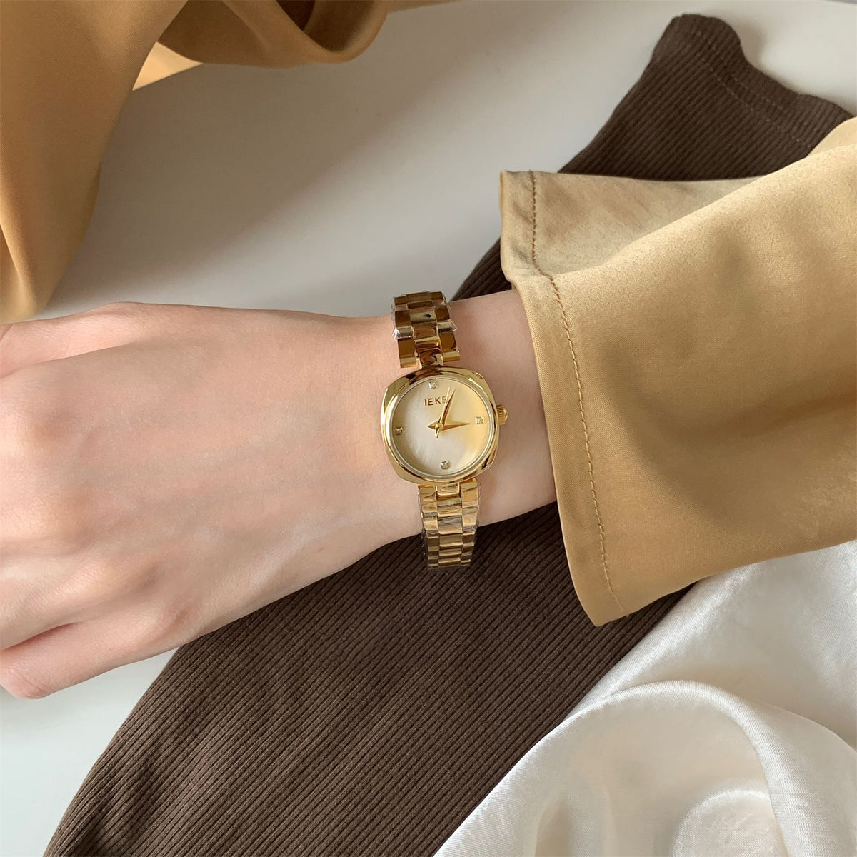 IEKE Sparkling Crystal Halo Steel Bracelet Watch - Radiant Petite Quartz Watch for Women
