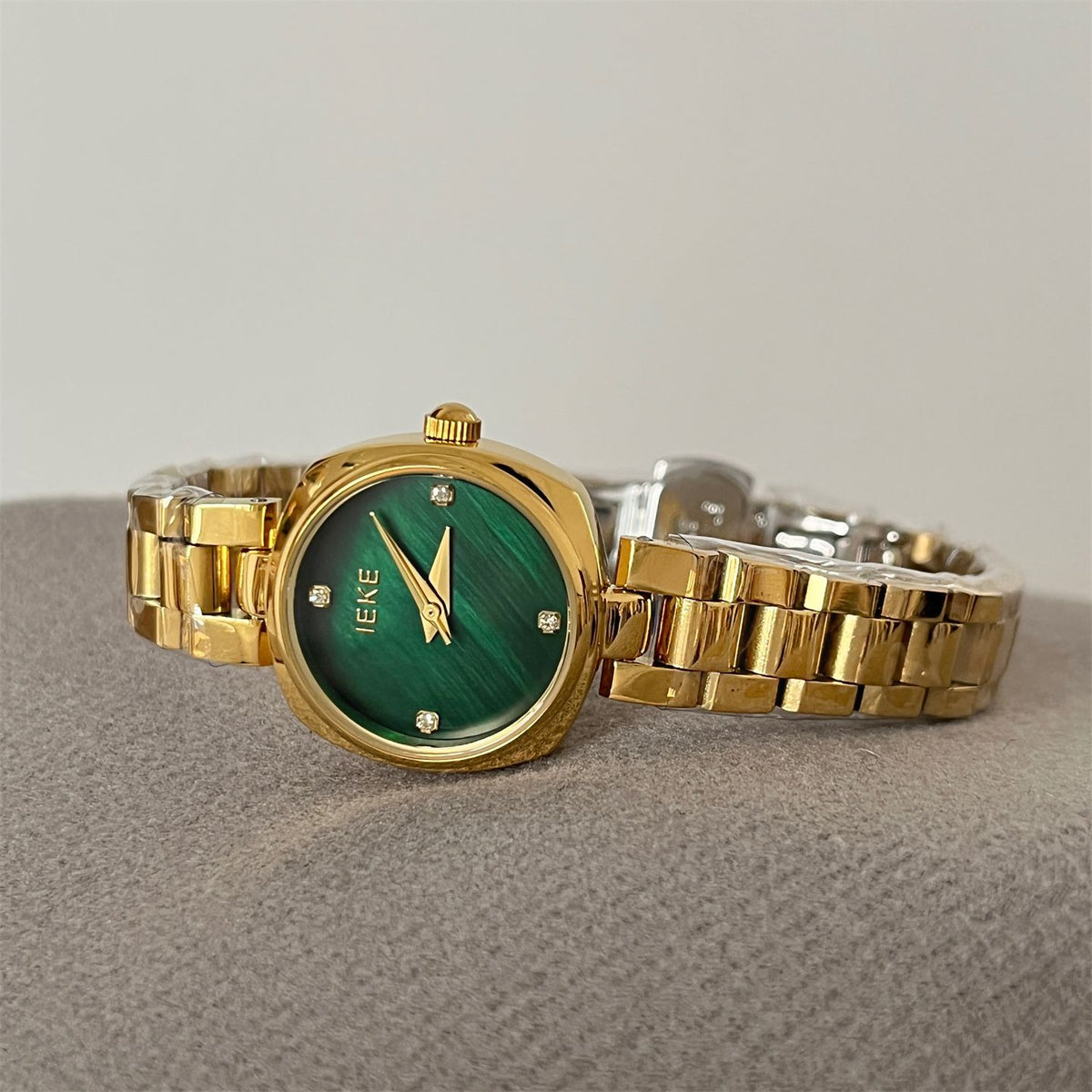 IEKE Sparkling Crystal Halo Steel Bracelet Watch - Radiant Petite Quartz Watch for Women
