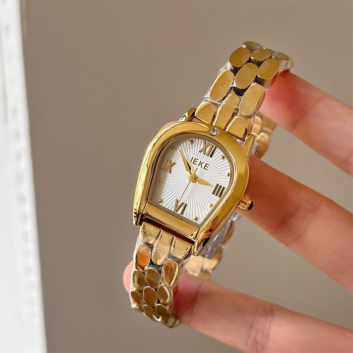 IEKE Architectural Archway Bezel Steel Bracelet Watch - Sculptural Vintage Quartz Watch for Women