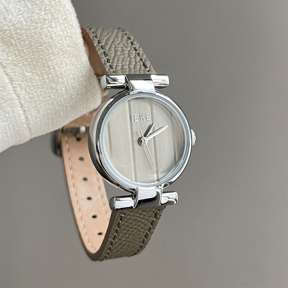 IEKE Vintage Grace Petite Round Slim Leather Watch - Dainty Dress Quartz Watch for Women