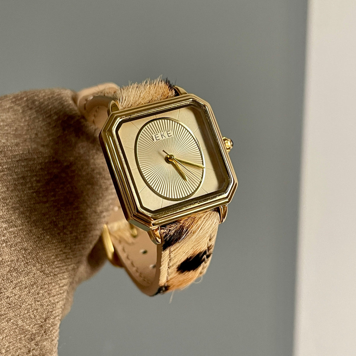 IEKE Vintage Leopard Print Leather Strap Watch with Gold Case - Retro Quartz Dress Watch for Women